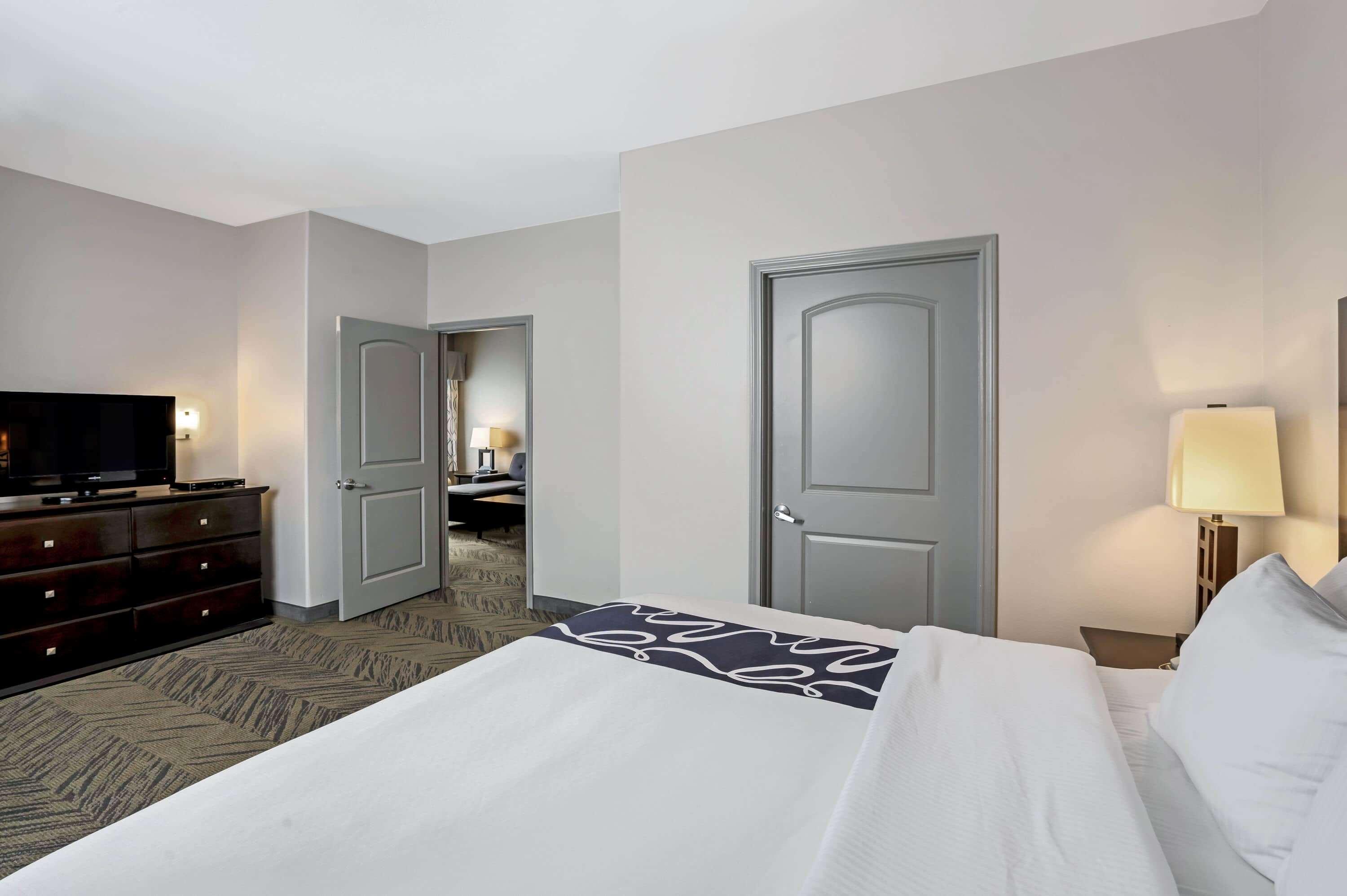 Отель La Quinta By Wyndham Brookshire West Katy Экстерьер фото