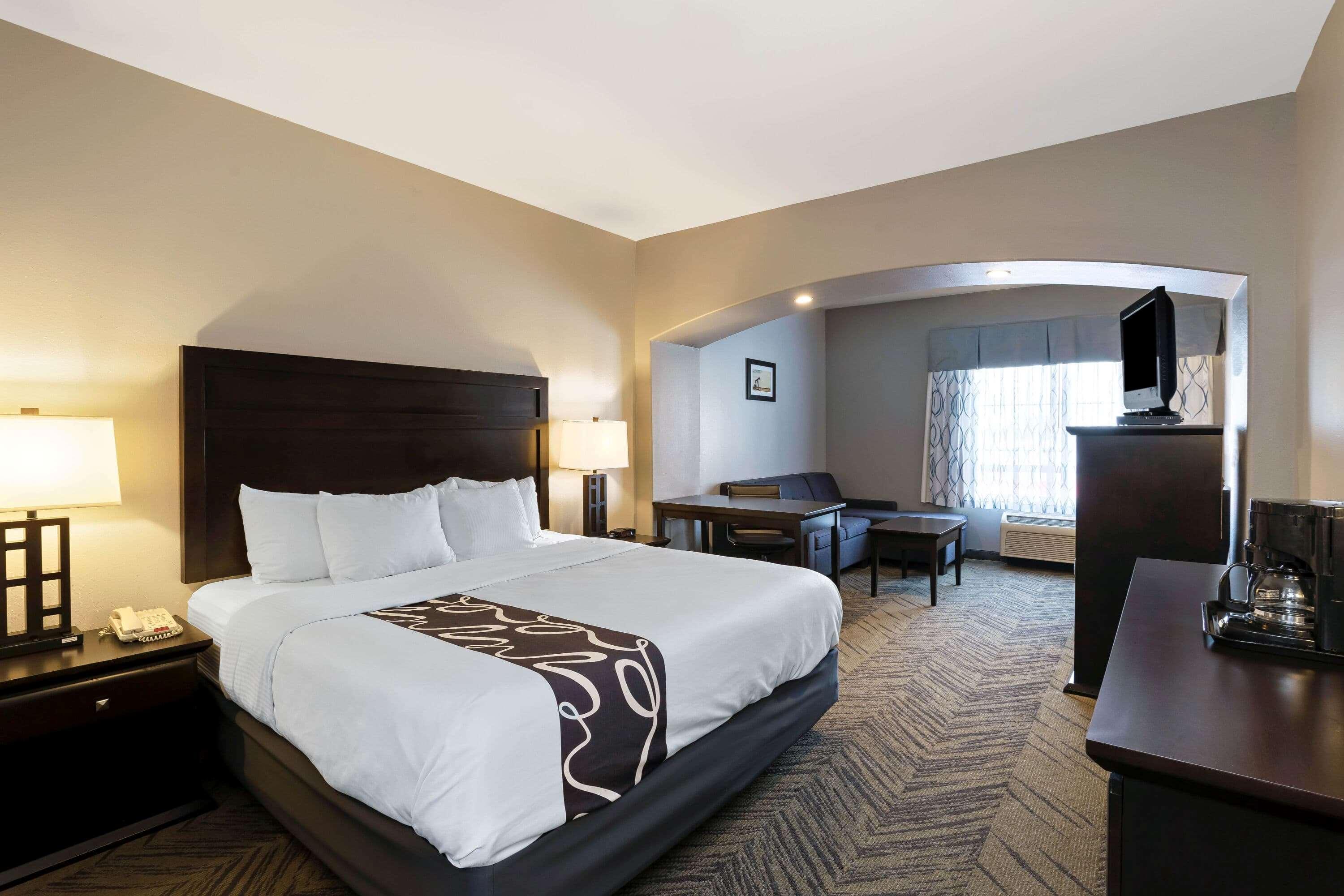Отель La Quinta By Wyndham Brookshire West Katy Экстерьер фото