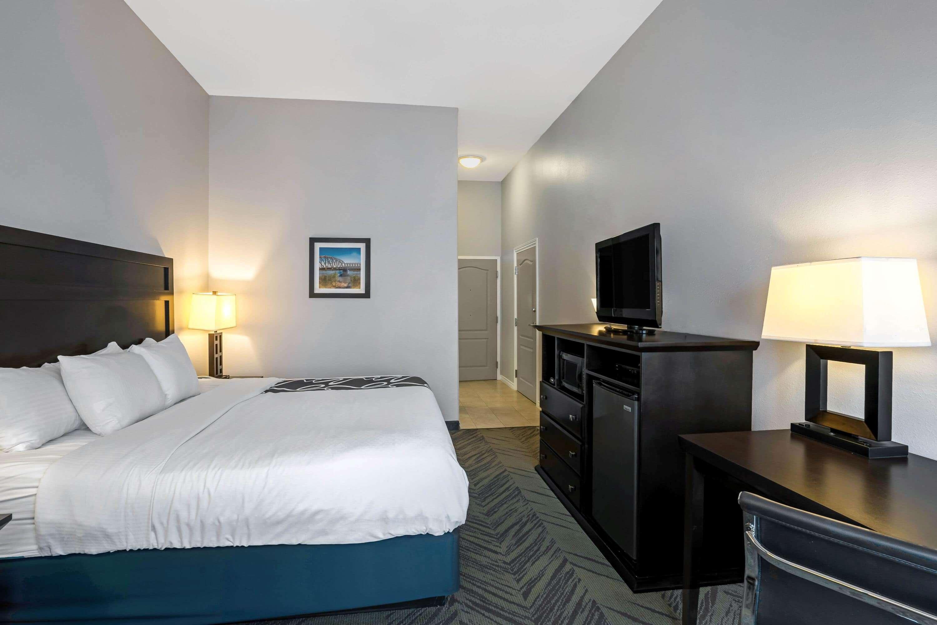 Отель La Quinta By Wyndham Brookshire West Katy Экстерьер фото