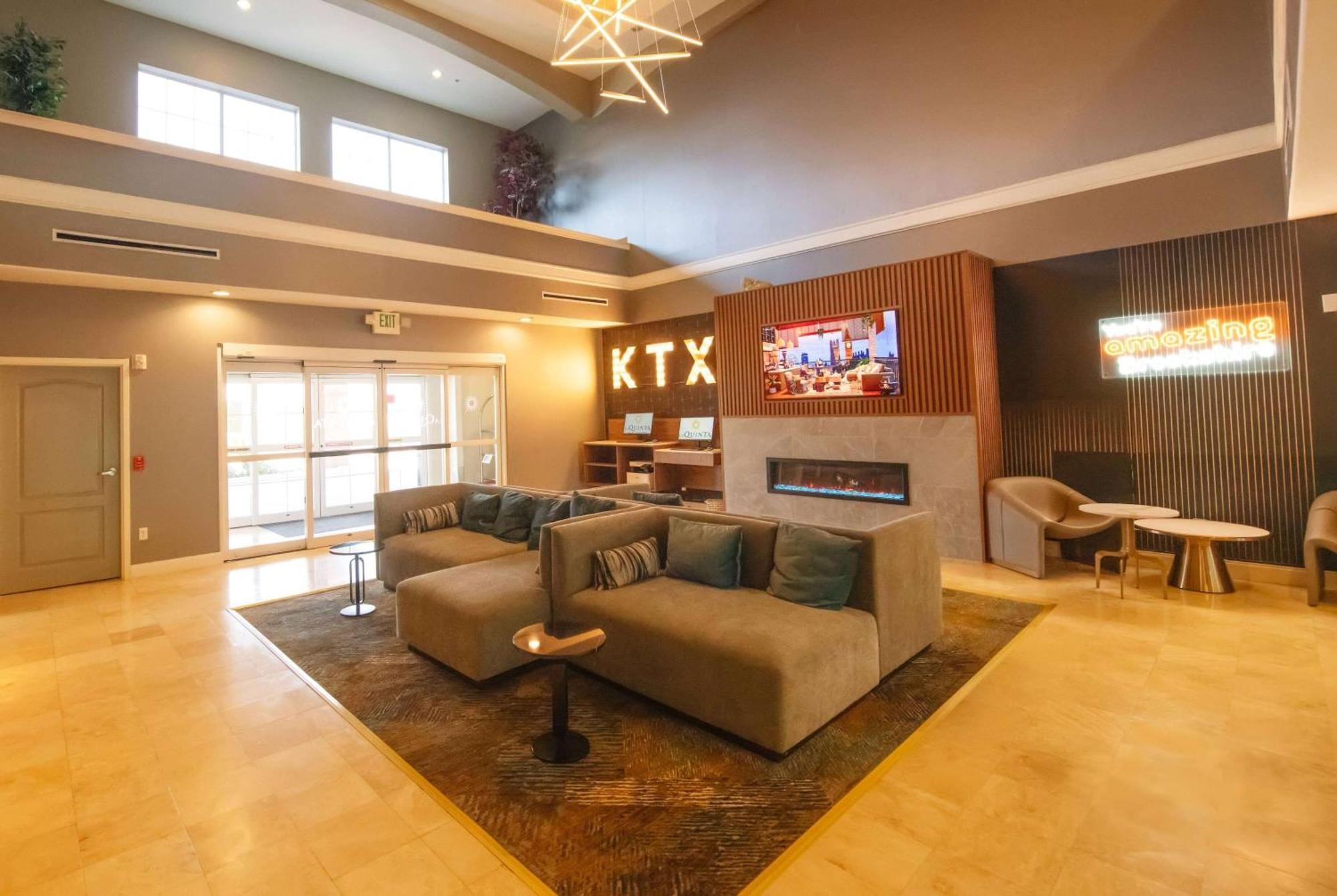 Отель La Quinta By Wyndham Brookshire West Katy Экстерьер фото
