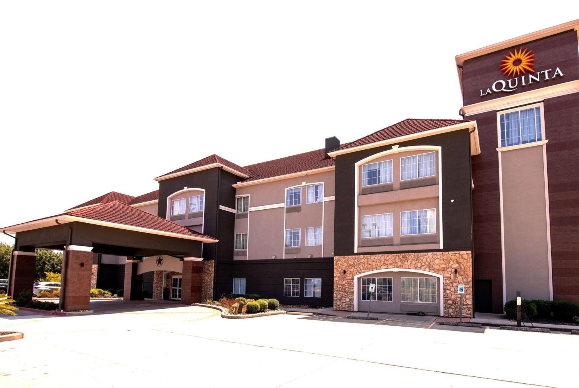 Отель La Quinta By Wyndham Brookshire West Katy Экстерьер фото